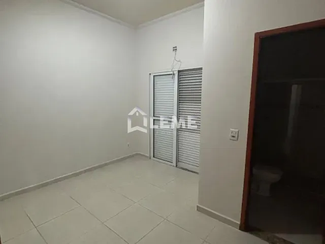 Casa com 250m² 3 quartos e 3 banheiros, à venda, no bairro Residencial Carlito Quilici em Mococa