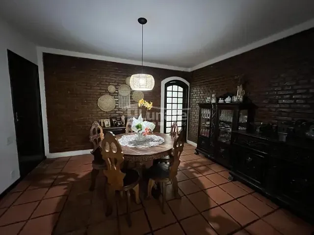 Casa com 620m² 3 quartos e 2 banheiros, à venda, no bairro Vila Oliveira em Mogi das Cruzes