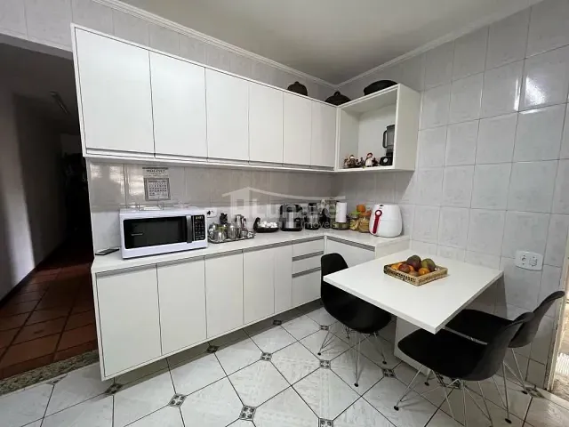 Casa com 620m² 3 quartos e 2 banheiros, à venda, no bairro Vila Oliveira em Mogi das Cruzes