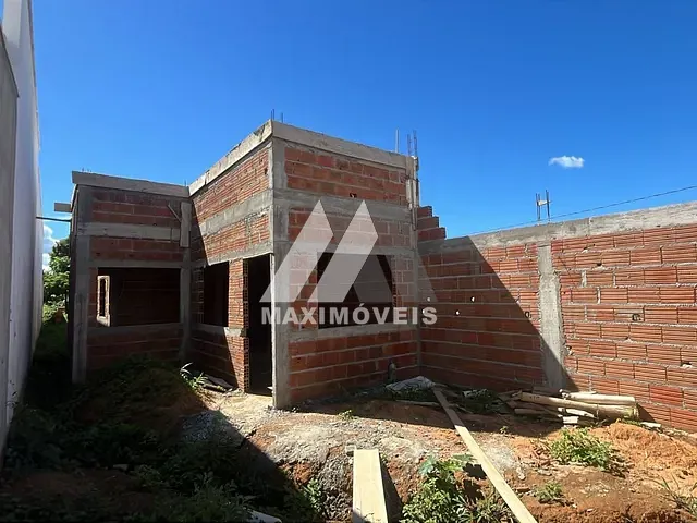 Casa com 195m² 3 quartos e 2 banheiros, à venda, no bairro São Francisco em Araçuaí
