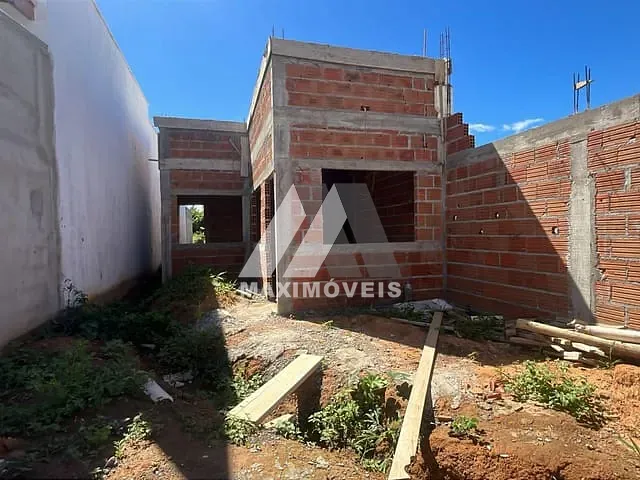 Casa com 195m² 3 quartos e 2 banheiros, à venda, no bairro São Francisco em Araçuaí