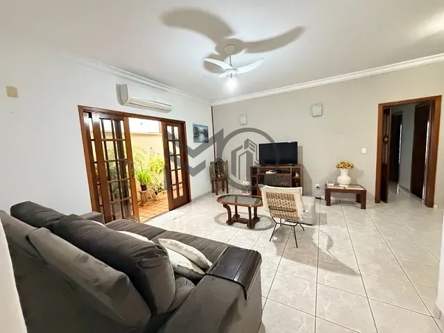 Casa com 420m² 4 quartos e 3 banheiros, à venda, no bairro Jardim Itália em Cuiabá