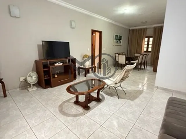 Casa com 420m² 4 quartos e 3 banheiros, à venda, no bairro Jardim Itália em Cuiabá