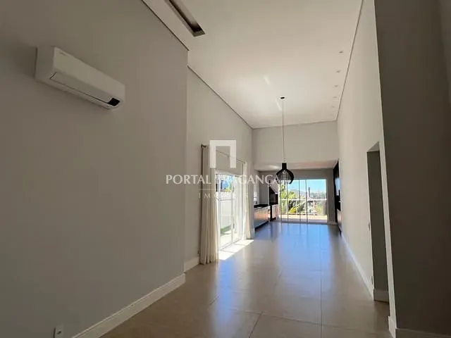 Casa com 363m² 3 quartos e 5 banheiros, à venda ou para alugar, no bairro Condomínio Residencial e Comercial Fazenda Santa Petronilla em Bragança Paulista