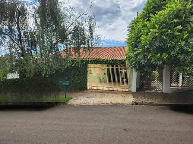Casa 3 quartos e 3 banheiros, à venda, no bairro Universitário em Londrina
