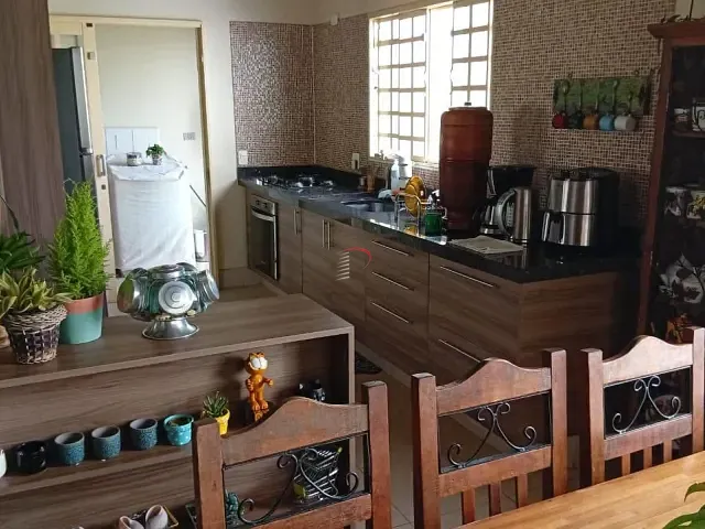 Casa 3 quartos e 3 banheiros, à venda, no bairro Universitário em Londrina