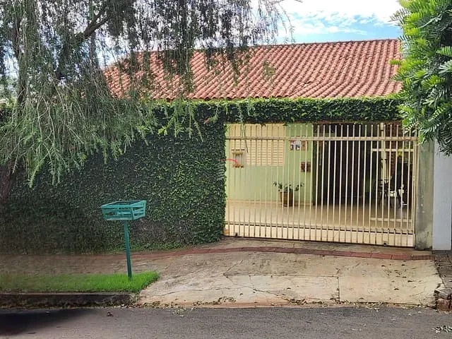 Casa 3 quartos e 3 banheiros, à venda, no bairro Universitário em Londrina