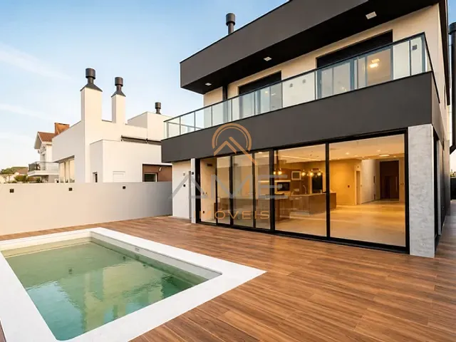 Casa com 400m² 3 quartos e 5 banheiros, à venda, no bairro Laranjal em Pelotas