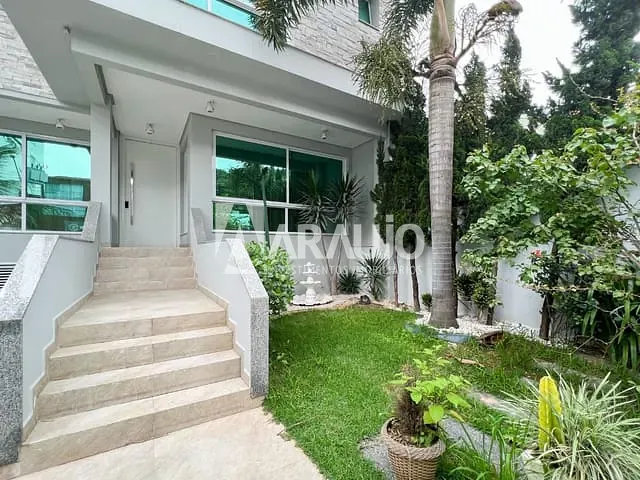 Casa com 260m² 4 quartos e 4 banheiros, à venda, no bairro Praia Brava em Itajaí