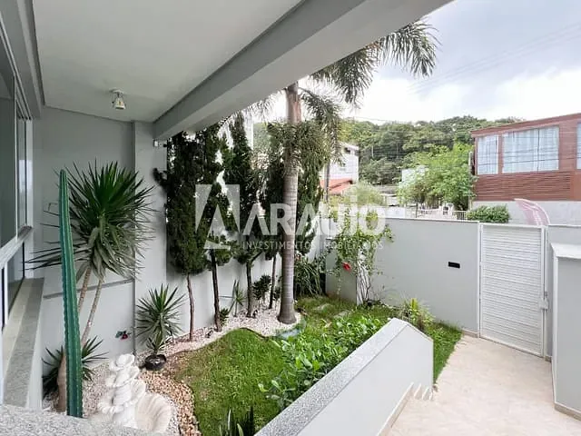 Casa com 260m² 4 quartos e 4 banheiros, à venda, no bairro Praia Brava em Itajaí
