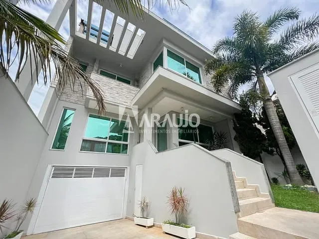 Casa com 260m² 4 quartos e 4 banheiros, à venda, no bairro Praia Brava em Itajaí