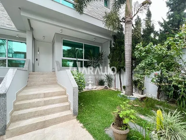 Casa com 260m² 4 quartos e 4 banheiros, à venda, no bairro Praia Brava em Itajaí