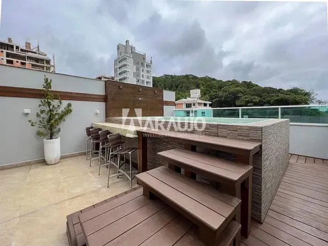 Casa com 260m² 4 quartos e 4 banheiros, à venda, no bairro Praia Brava em Itajaí