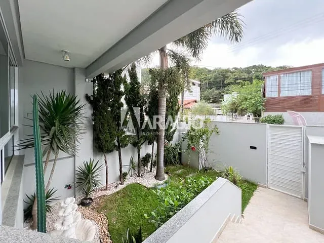 Casa com 260m² 4 quartos e 4 banheiros, à venda, no bairro Praia Brava em Itajaí