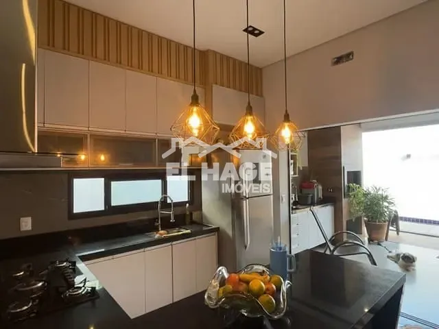 Casa com 250m² 3 quartos e 4 banheiros, à venda, no bairro Loteamento Salvador Costa Marques em Cuiabá