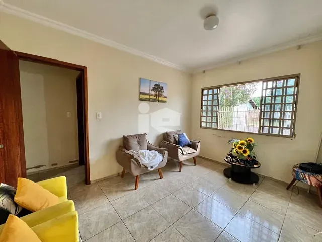 Casa com 360m² 4 quartos e 3 banheiros, à venda, no bairro Jardim Bandeirantes em Rolândia
