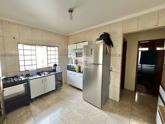 Casa com 360m² 4 quartos e 3 banheiros, à venda, no bairro Jardim Bandeirantes em Rolândia