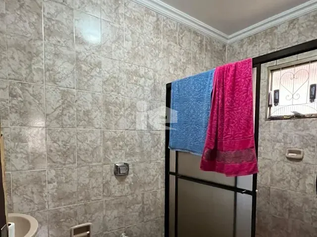 Casa com 360m² 4 quartos e 3 banheiros, à venda, no bairro Jardim Bandeirantes em Rolândia