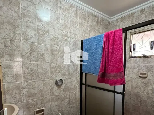 Casa com 360m² 4 quartos e 3 banheiros, à venda, no bairro Jardim Bandeirantes em Rolândia