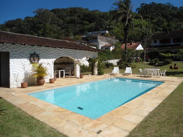 Casa com 2067m², à venda, no bairro Coronel Veiga em Petrópolis