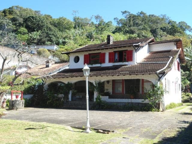 Casa com 2067m², à venda, no bairro Coronel Veiga em Petrópolis