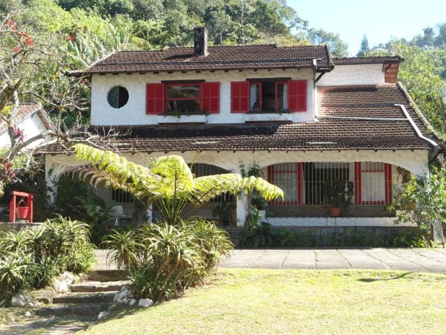 Casa com 2067m², à venda, no bairro Coronel Veiga em Petrópolis
