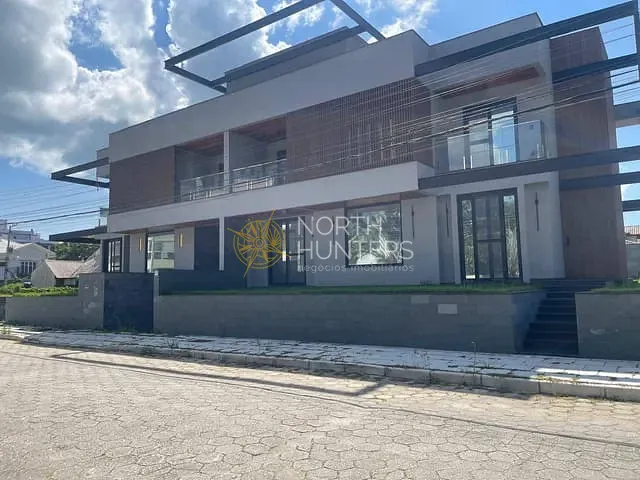 Casa com 450m² 3 quartos e 4 banheiros, à venda, no bairro Jurerê Internacional em Florianópolis