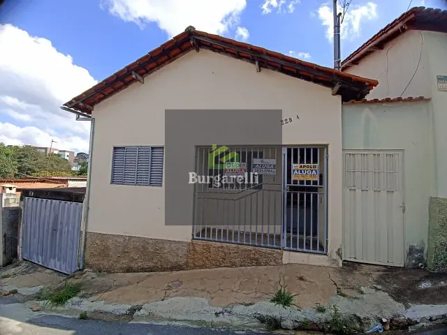 Casa 2 quartos e 1 banheiro, para alugar, no bairro Jardim Bela Vista em Lavras