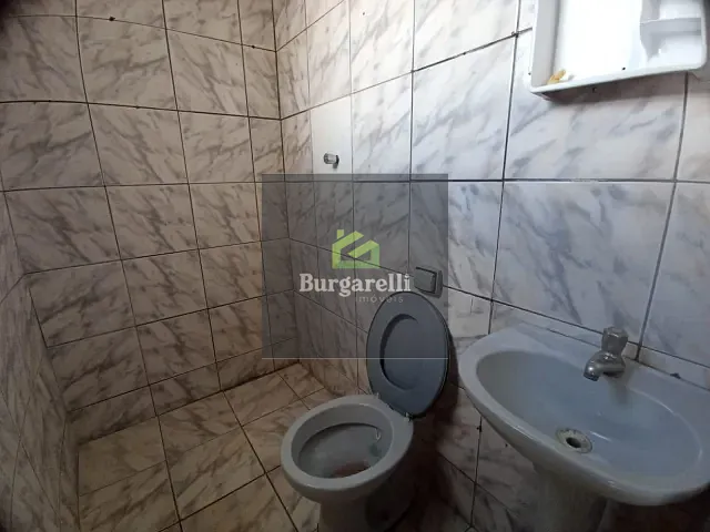 Casa 2 quartos e 1 banheiro, para alugar, no bairro Jardim Bela Vista em Lavras