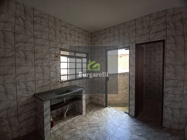Casa 2 quartos e 1 banheiro, para alugar, no bairro Jardim Bela Vista em Lavras