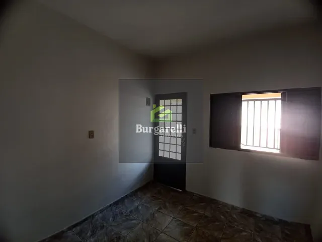 Casa 2 quartos e 1 banheiro, para alugar, no bairro Jardim Bela Vista em Lavras