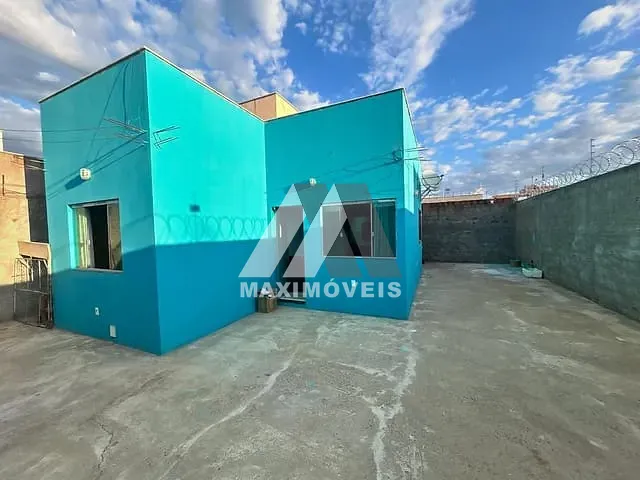 Casa com 154m² 1 quarto e 1 banheiro, à venda, no bairro São Mateus em Araçuaí