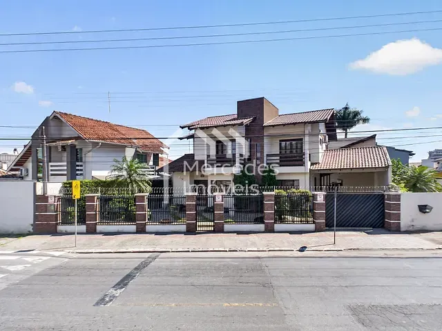 Casa 4 quartos e 4 banheiros, à venda, no bairro Dom Bosco em Itajaí
