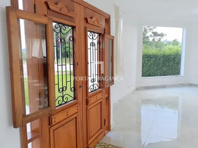 Casa 3 quartos e 5 banheiros, à venda ou para alugar, no bairro Condomínio Residencial Campos do Conde em Bragança Paulista