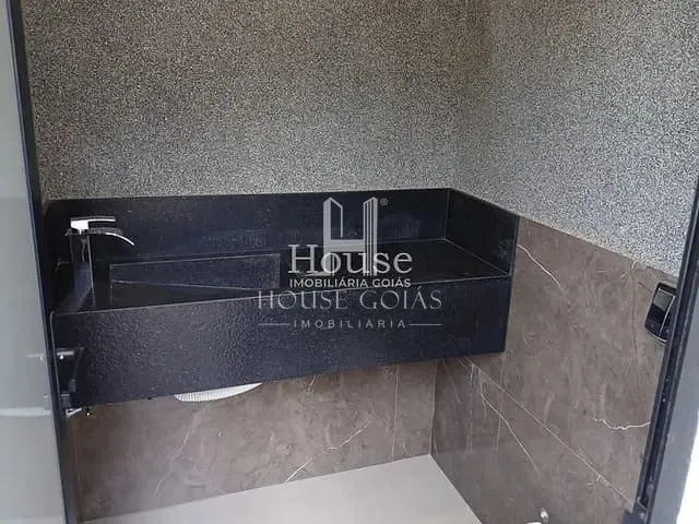 Casa com 360m² 4 quartos e 5 banheiros, à venda, no bairro Setor Três Marias I em Goiânia