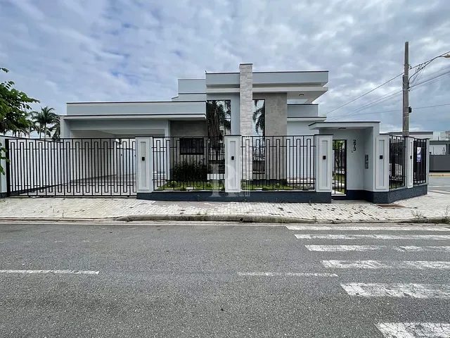 Casa com 290m² 3 quartos e 3 banheiros, à venda, no bairro Areias em Tijucas