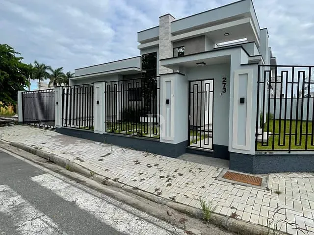 Casa com 290m² 3 quartos e 3 banheiros, à venda, no bairro Areias em Tijucas