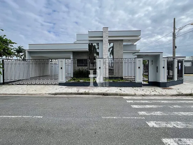 Casa com 290m² 3 quartos e 3 banheiros, à venda, no bairro Areias em Tijucas