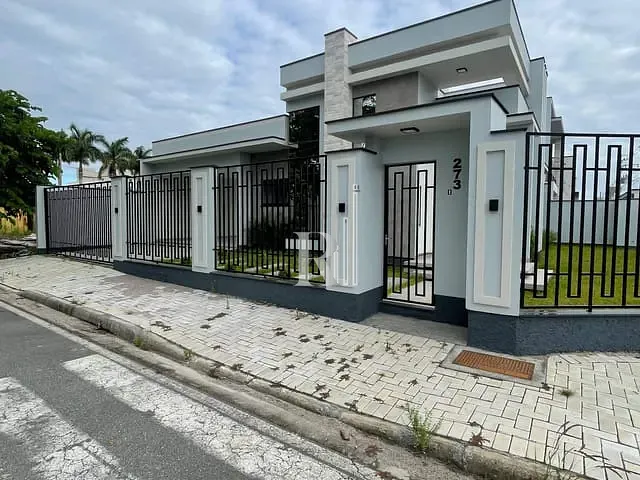 Casa com 290m² 3 quartos e 3 banheiros, à venda, no bairro Areias em Tijucas