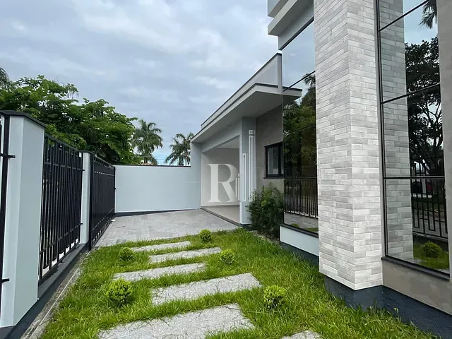 Casa com 290m² 3 quartos e 3 banheiros, à venda, no bairro Areias em Tijucas