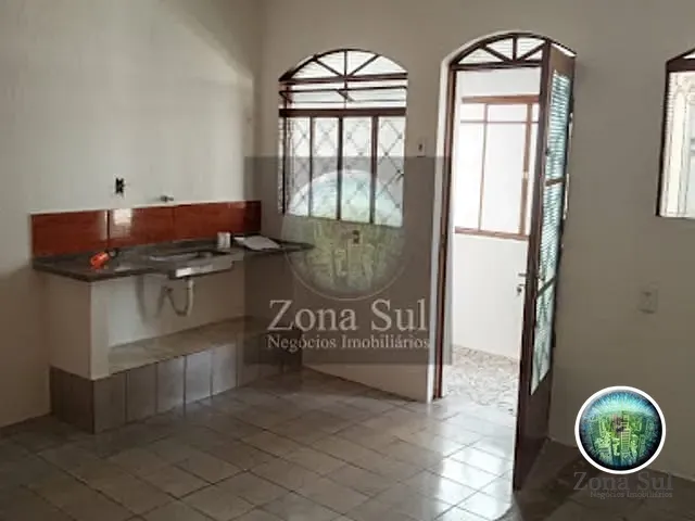 Casa com 212m² 2 quartos e 2 banheiros, à venda, no bairro Parque das Laranjeiras em Sorocaba