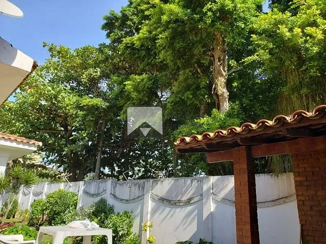 Casa com 450m² 5 quartos e 6 banheiros, à venda, no bairro Itacoatiara em Niterói