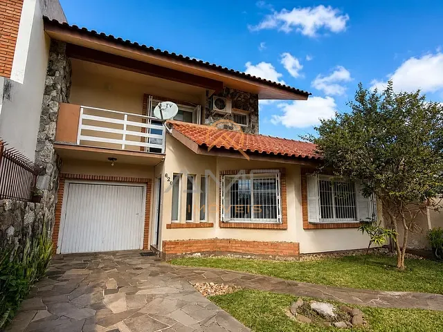 Casa com 300m² 3 quartos e 3 banheiros, à venda, no bairro Três Vendas em Pelotas
