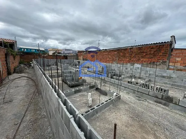 Casa com 150m² 3 quartos e 1 banheiro, à venda, no bairro Golfinhos em Caraguatatuba