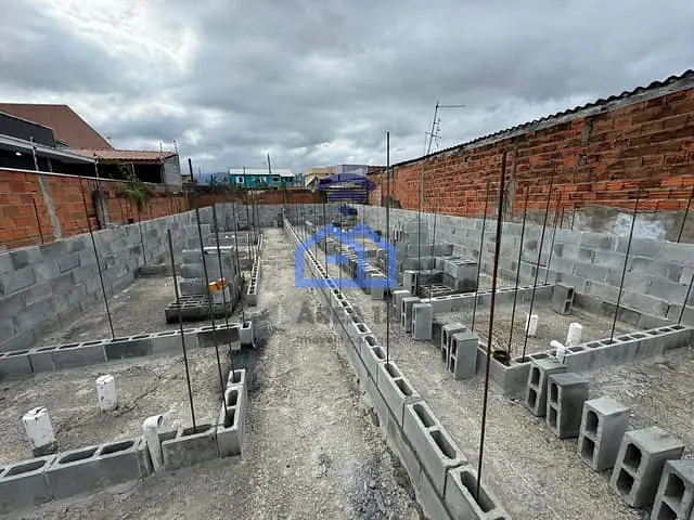 Casa com 150m² 3 quartos e 1 banheiro, à venda, no bairro Golfinhos em Caraguatatuba