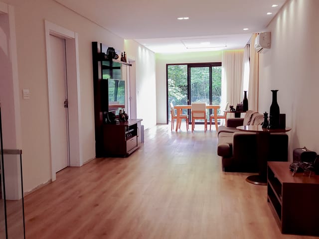 Casa com 376m² 4 quartos e 7 banheiros, à venda, no bairro Colônia Dona Luíza em Ponta Grossa