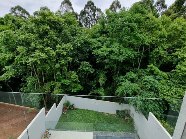 Casa com 376m² 4 quartos e 7 banheiros, à venda, no bairro Colônia Dona Luíza em Ponta Grossa