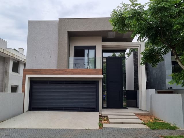 Casa com 376m² 4 quartos e 7 banheiros, à venda, no bairro Colônia Dona Luíza em Ponta Grossa