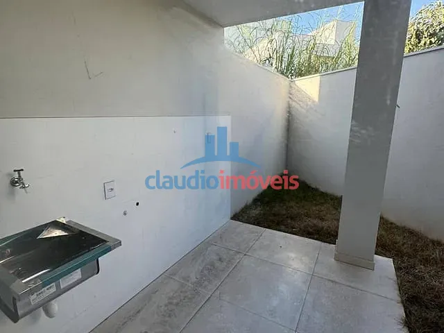 Casa 2 quartos e 2 banheiros, à venda, no bairro Jardim Amália em Volta Redonda