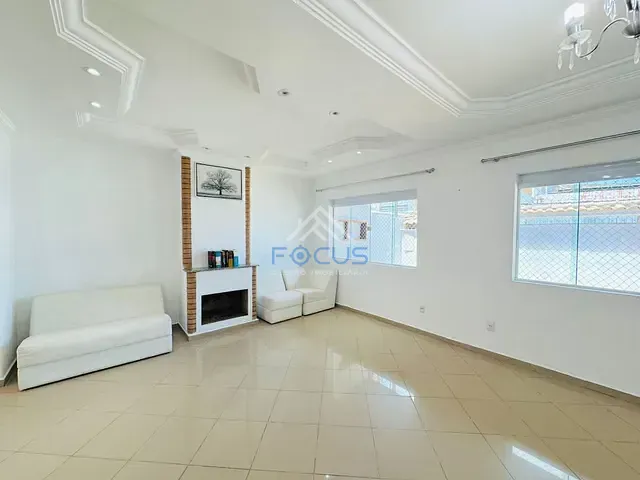 Casa com 300m² 3 quartos e 5 banheiros, à venda, no bairro Jardim do Lago em Jundiaí